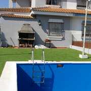 Césped artificial para jardín con piscina