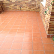 Solado de patio con baldosas