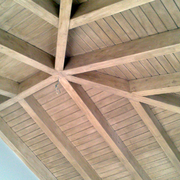 techo de madera aduelado