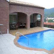 Casa Unifamiliar - con Piscina