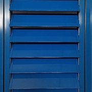 Celosía graduable lacado azul.