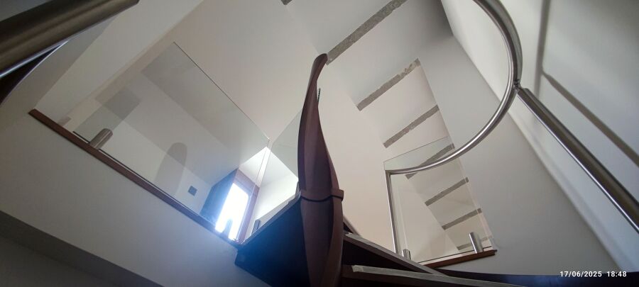 Escalera hacia altillo
