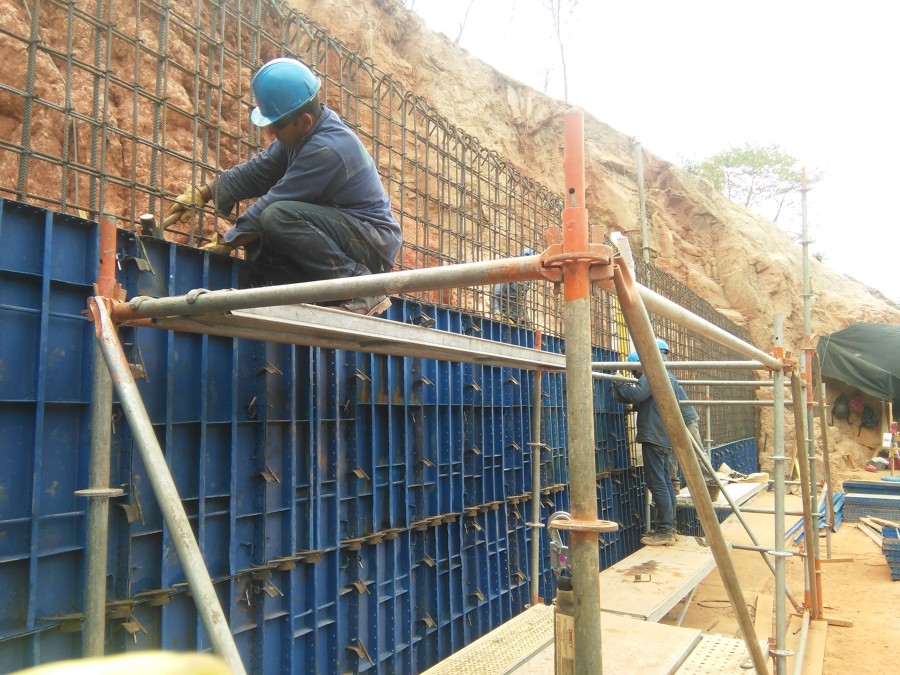 MURO EN COCRETO REFORZADO PARA REPRESA