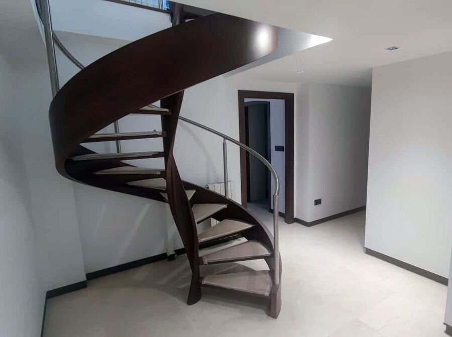 Escalera hacia altillo