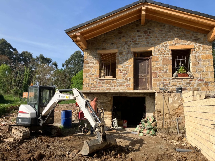 En Flex Servicios somos especialistas en excavaciones y movimiento de tierras de alta precisión.
