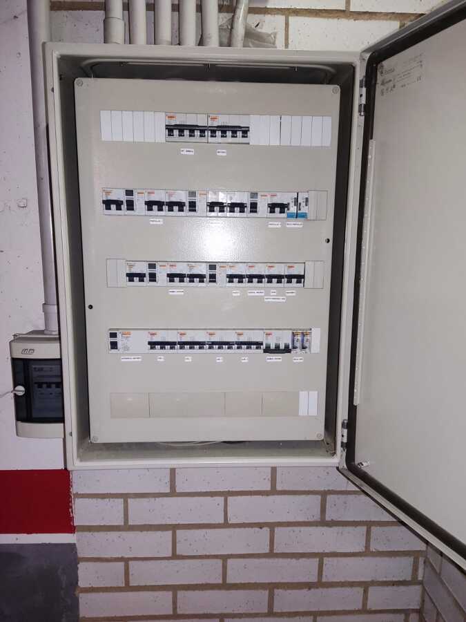 Revisión de cuadro más boletín electrico