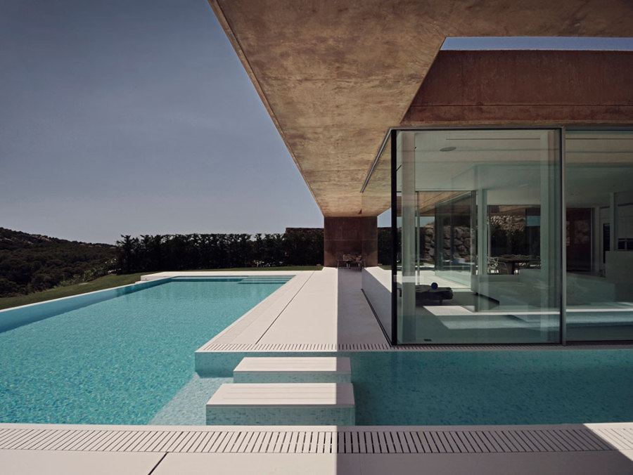 THK Construcciones_La piscina integrada en el interior de la vivienda