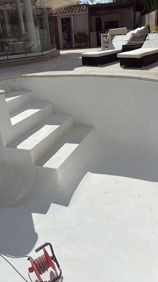 Alisado escaleras piscina