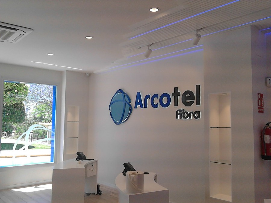 Local comercial: comunicación y telefonía