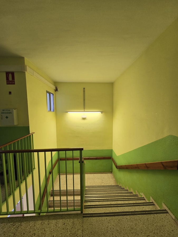 Pintura rincón  escalera antes