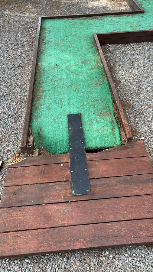 Restauracion minigolf