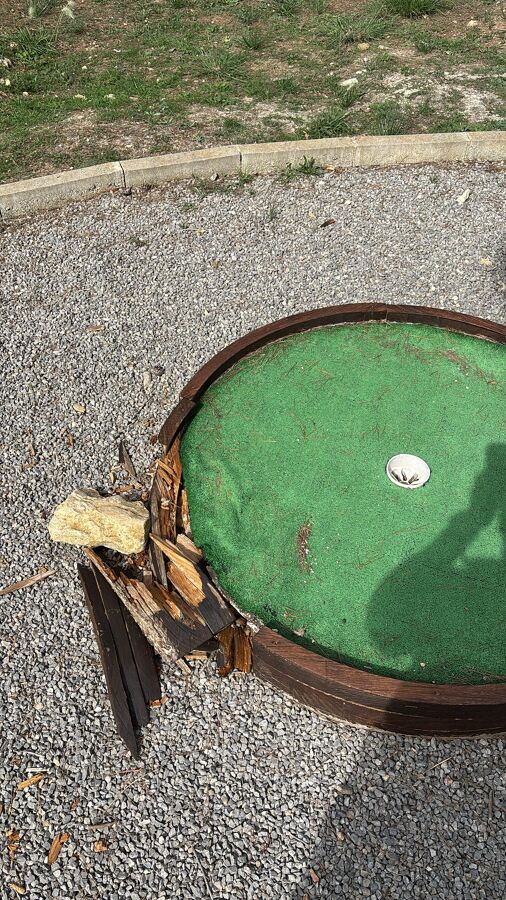 Restauracion campos minigolf