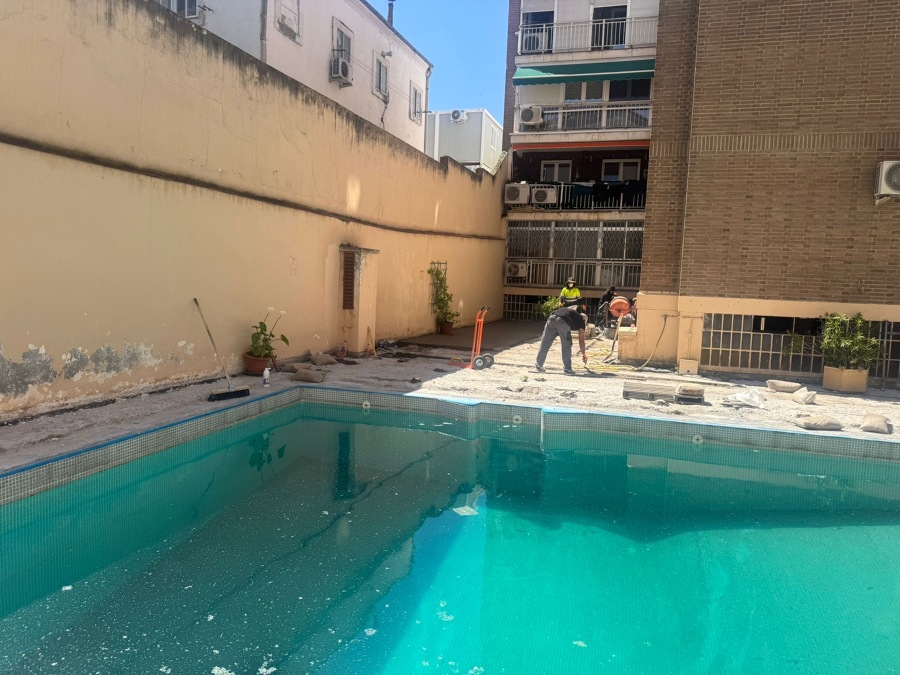 Obra rehabilitación playa piscina