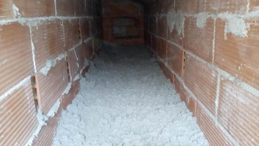 Aislamiento  bufado de celulosa en tabiques palomeros