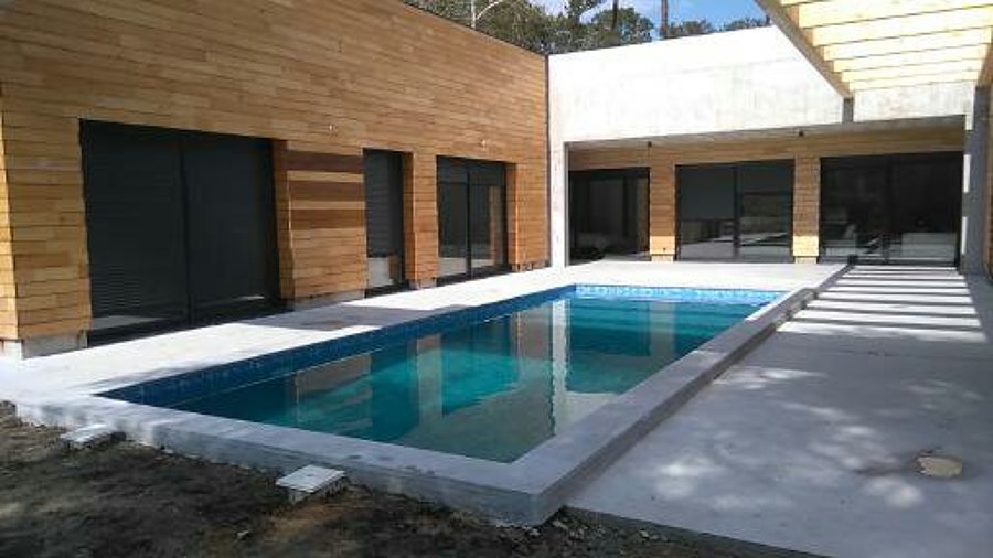 Patio y piscina