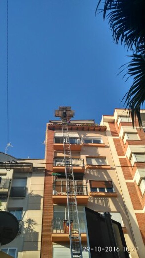 Elevador monta-muebles