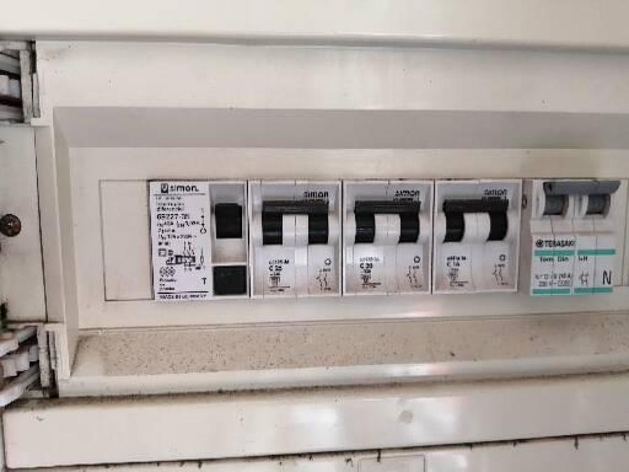 Reparación en casa de un cliente, avería eléctricas