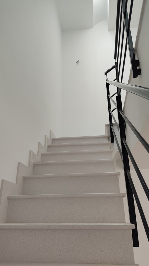 Pintura escalera y pasamanos