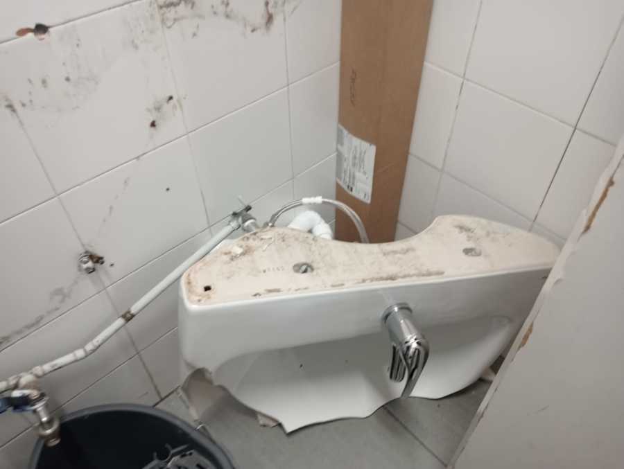 Lavamanos roto