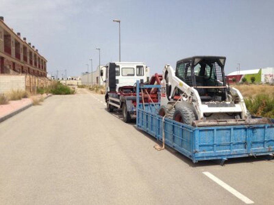 Camion y Maquina