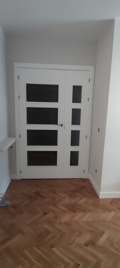 ✨ Puerta grande con cristales y fijo lateral