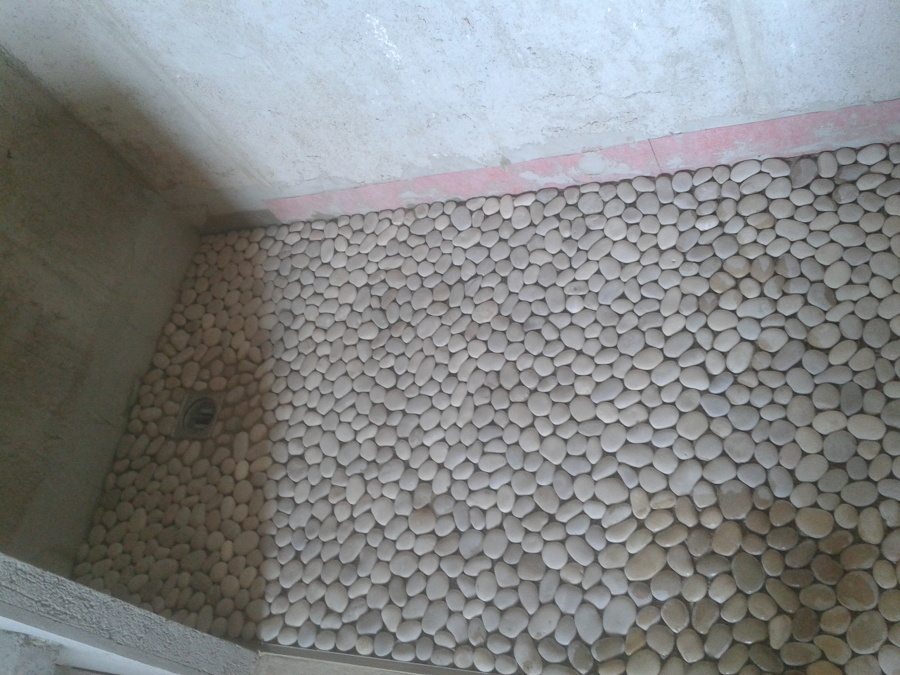 plata de ducha de piedra de rio