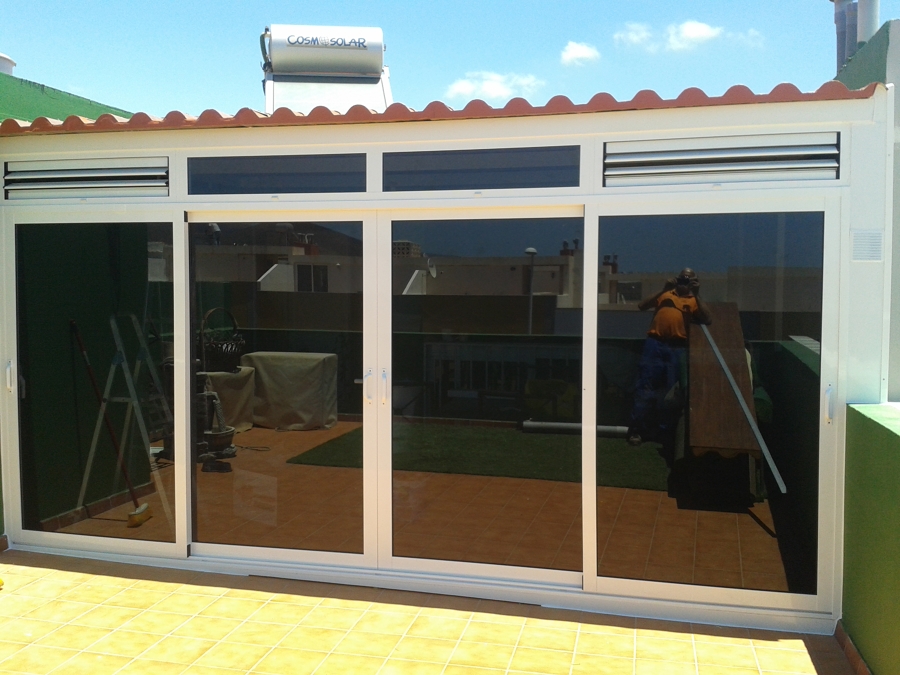 cerramiento puerta corredera cuatro hojas con fijo superior