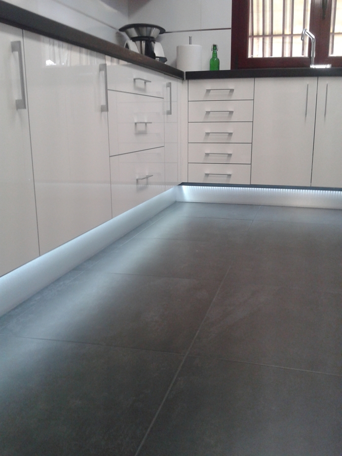 Bajo de muebles de cocina
