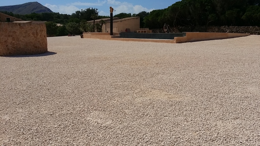 piscina y alrededores