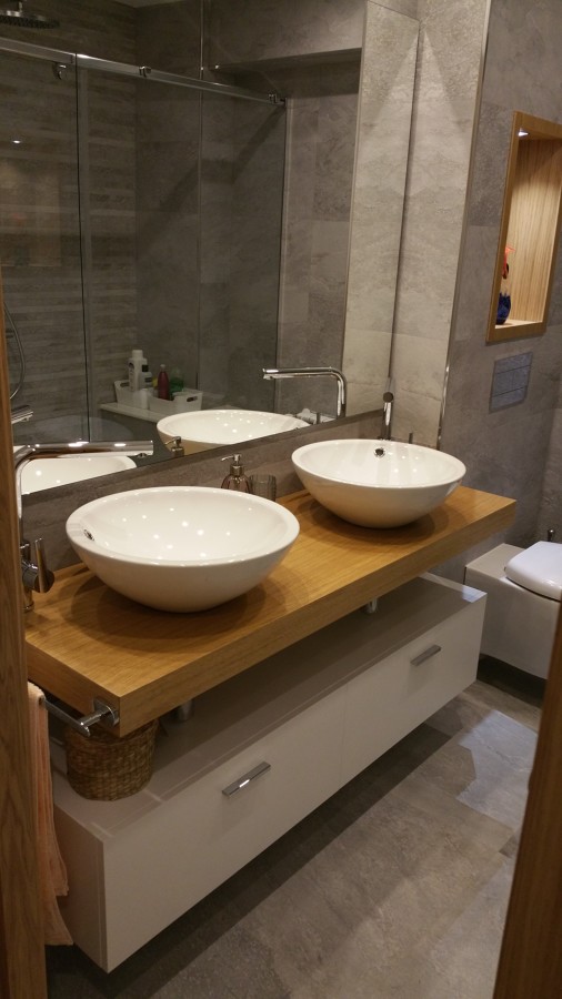 Foto: Baño de Color Gris de Lliberós Salvador Arquitectos #953065