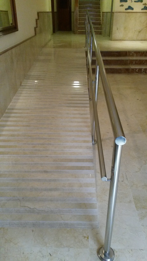 RAMPA EN MARMOL CREMA MARFIL