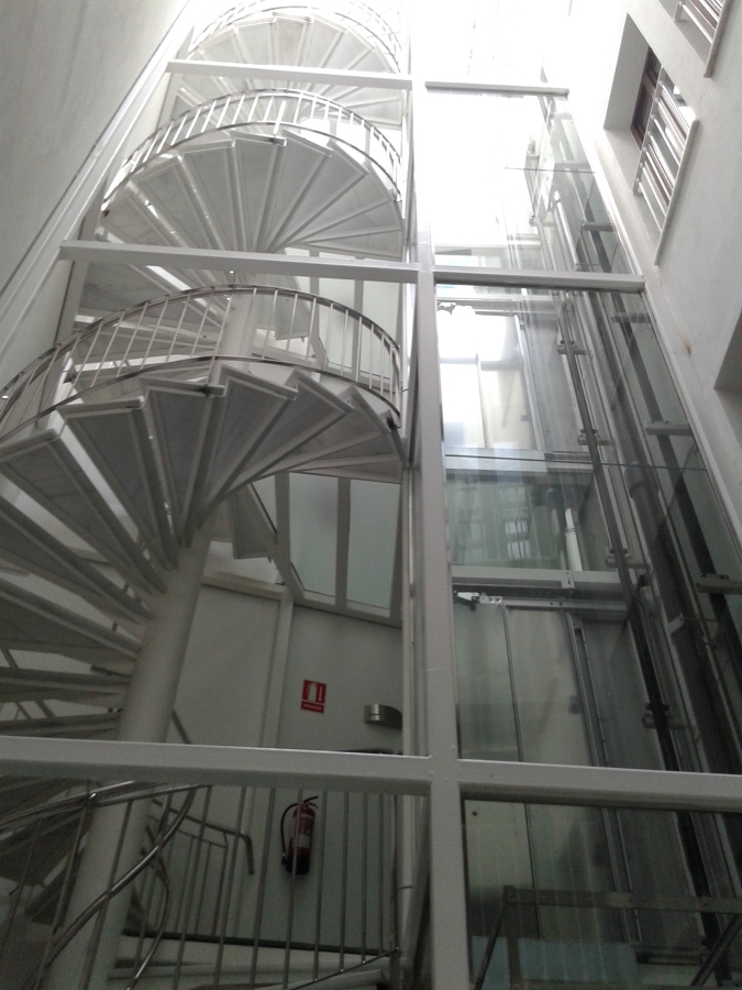 Ascensor en edificio existente