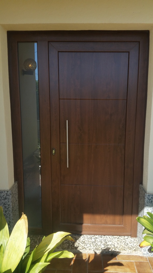 Puerta De pvc Nogal