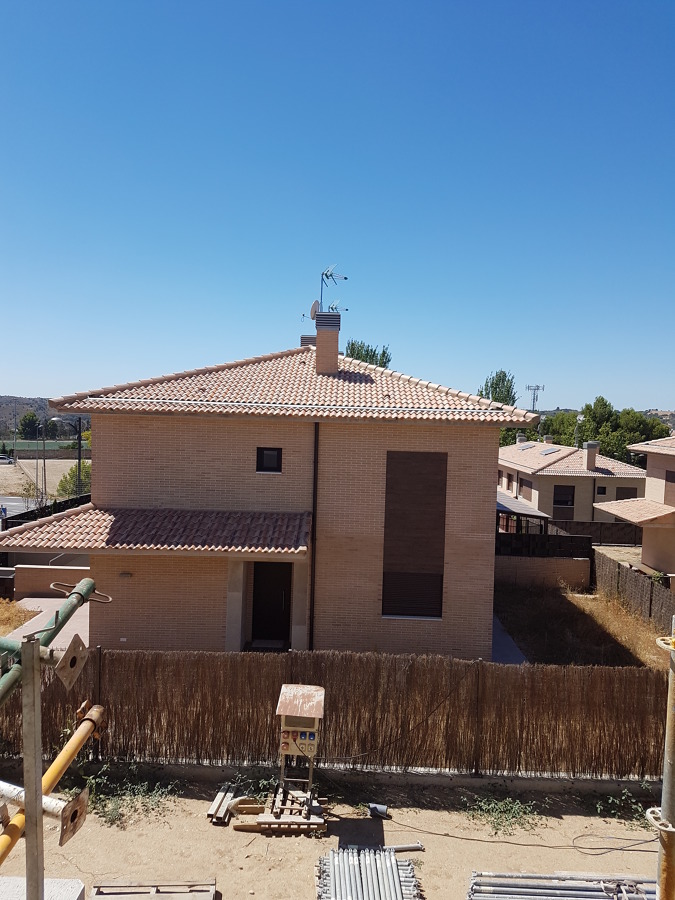 FACHADA Y TEJADO
