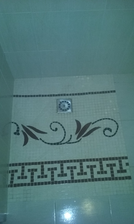 Plato ducha artesanal de mosaico.