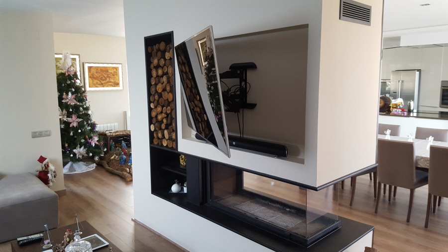 Foto: Colocación de Chimenea Central con Televisión Empotrada de