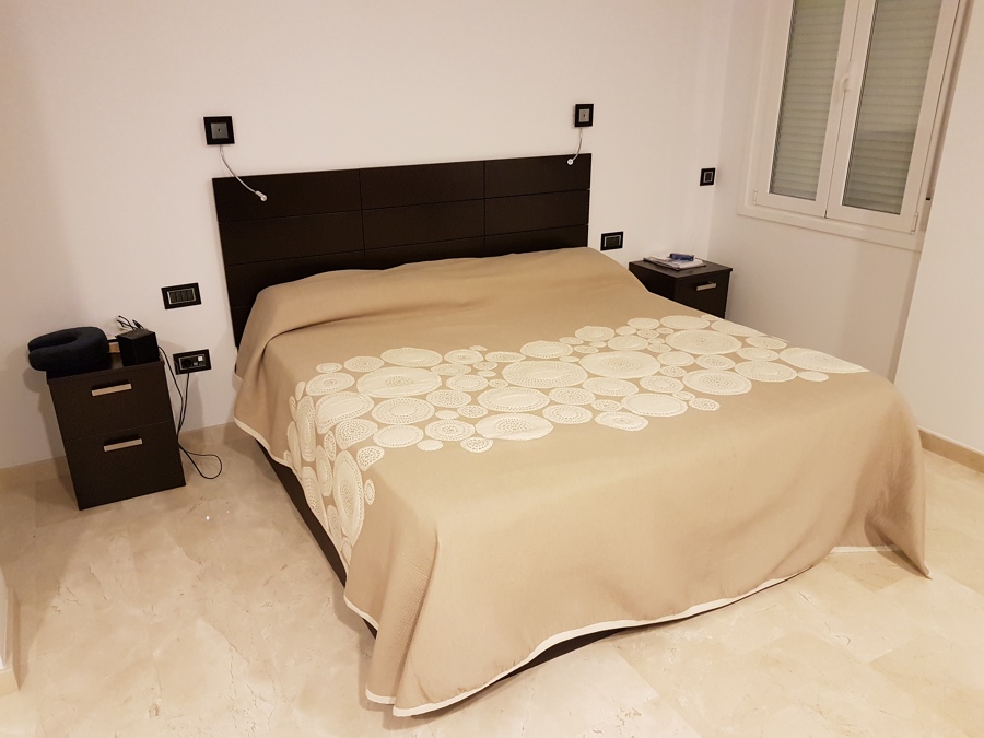 Dormitorio completo con armario a medida en Tenerife