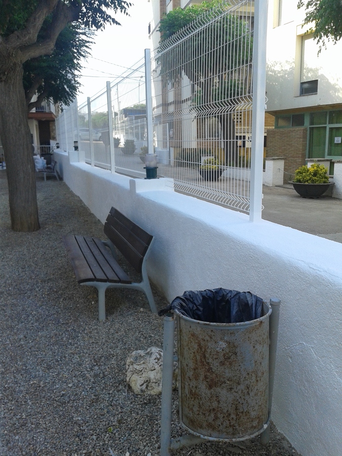 Arreglo de muro y colocacion de valla