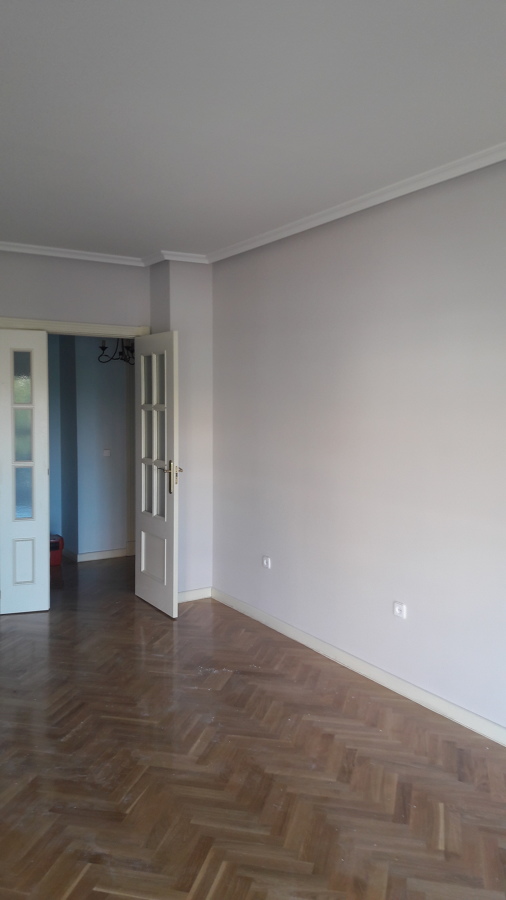Salón en blanco
