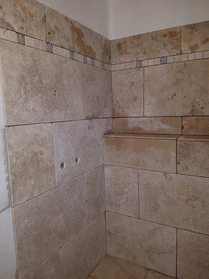 DUCHA DE TRAVERTINO