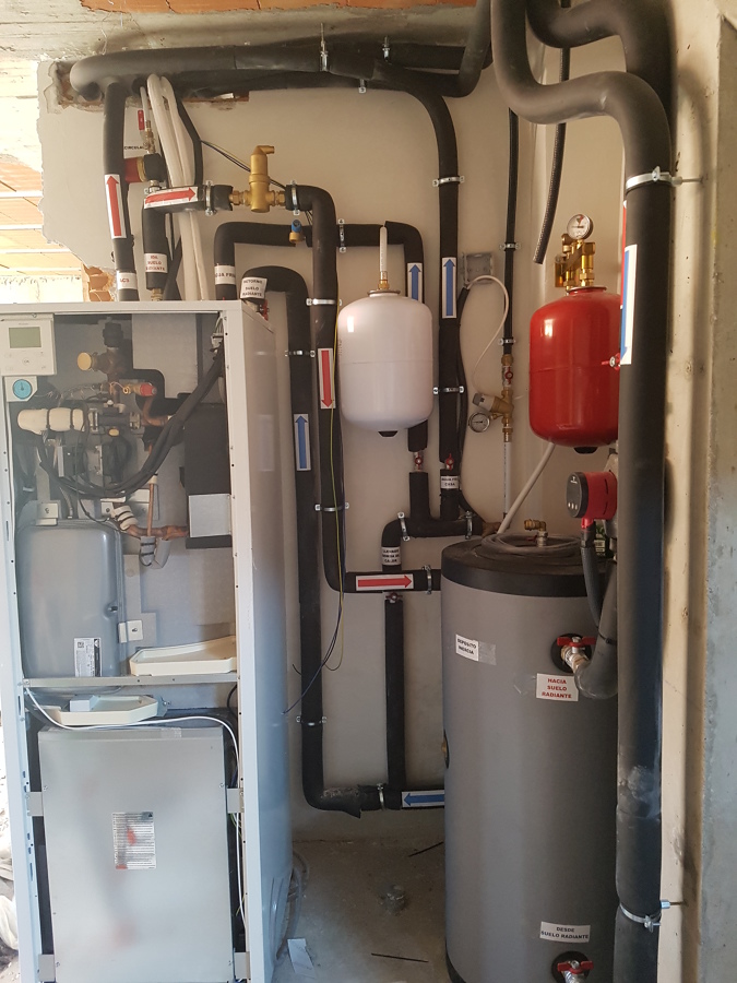 Instalacion bomba de calor(aerotermia) Daikin 11,4kw+deposito de inercia 100l
