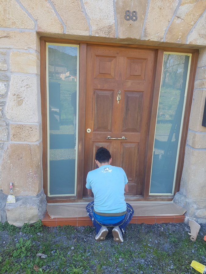 Barnizado de puertas exterior