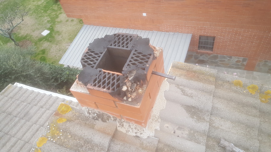 chimenea destruida