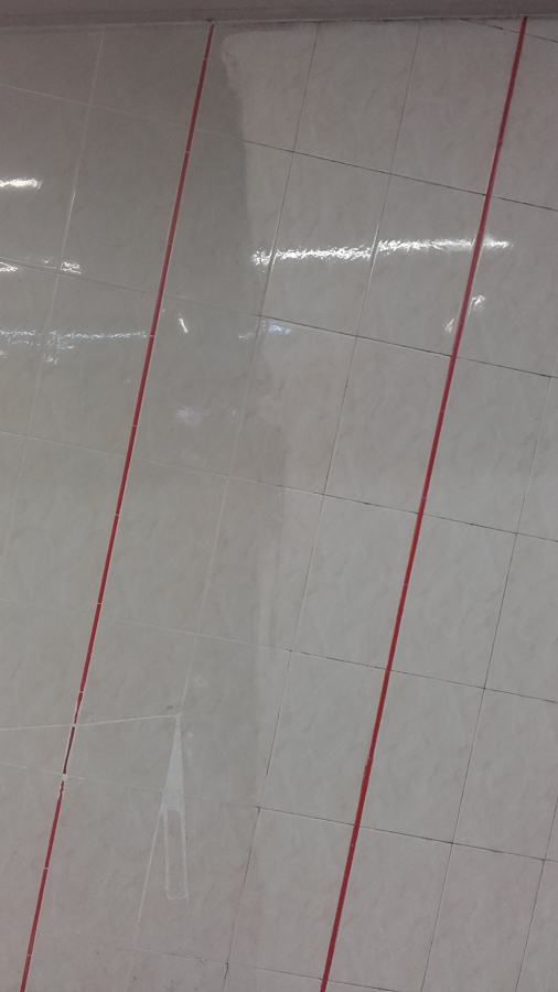 Limpieza de paredes de local comercial