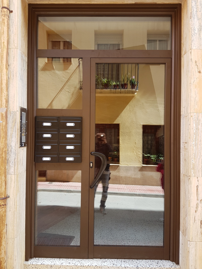 Puerta de Aluminio para Comunidad