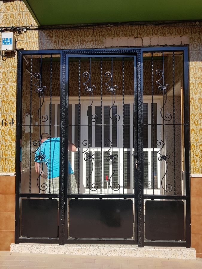 puerta de hierro