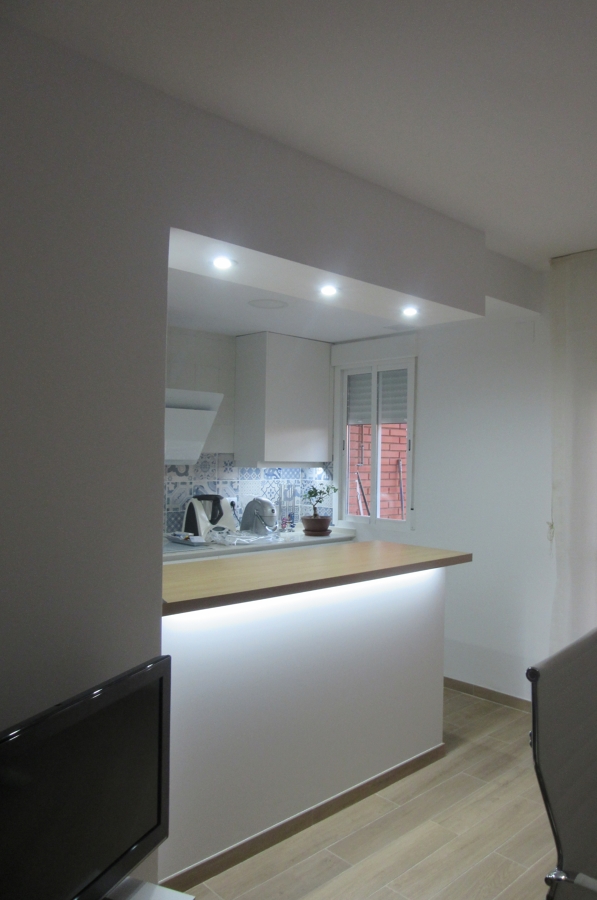 Cocina y salón.