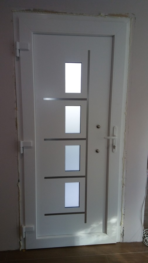 Puerta acceso a vivienda bicolor PVC
