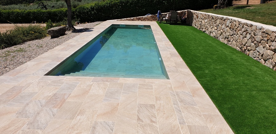 Piscina completa de porcelanico interior y exterior