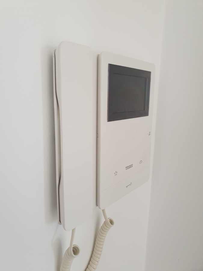 Monitor con auricular tegui serie 8